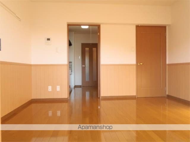 袋井市 3階建 築18年の内装写真
