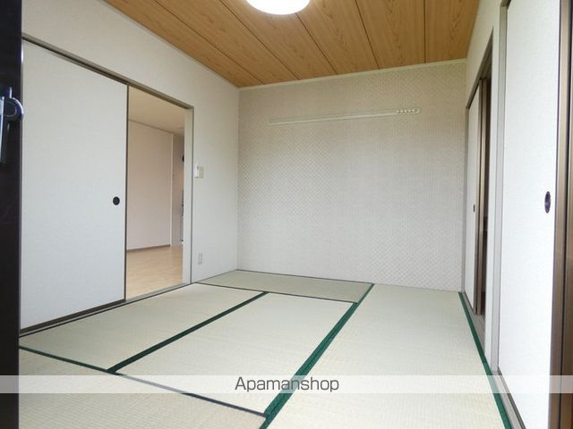ファミール西京 B棟の内装写真
