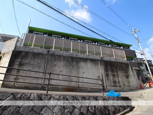 モダンアパートメント枚方岡山手の外観写真