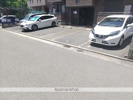 和歌山県和歌山市餌差町１丁目[2DK/50.47m2]の駐車場1