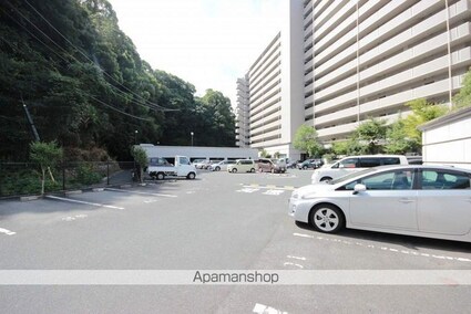 ベイサイドパレス宇品[1R/66m2]の駐車場