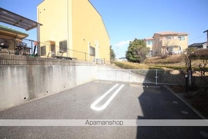 グラース[2LDK/63.19m2]の駐車場