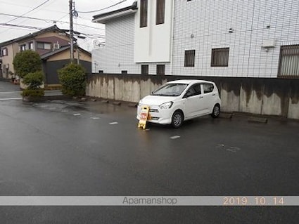 レオパレスＮＡ・ＴＳＵ・Ｉ[1K/23.18m2]の駐車場