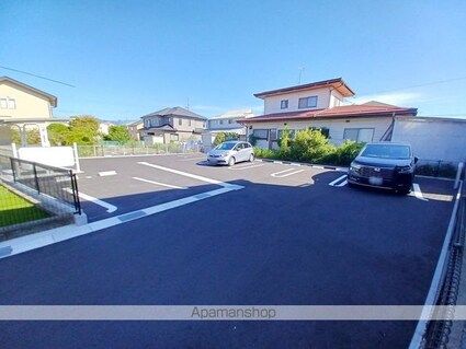ルーセンス[1R/40.74m2]の駐車場