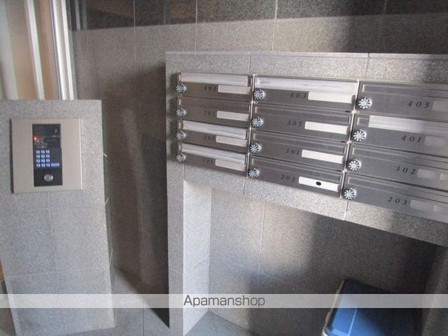 サンコート本郷通の玄関写真