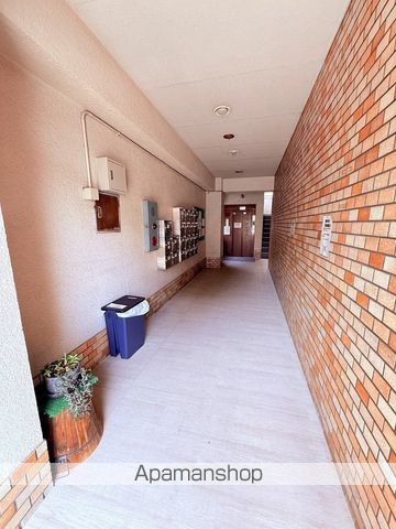 岡田マンションの玄関写真