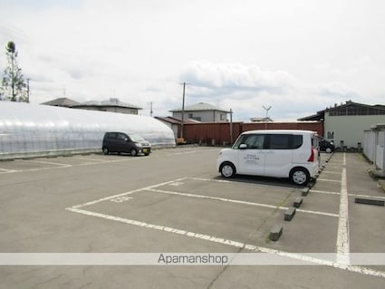 マンションインディペンデンス[2LDK/51m2]の駐車場2