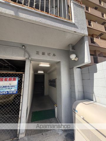 三原ビルの玄関写真