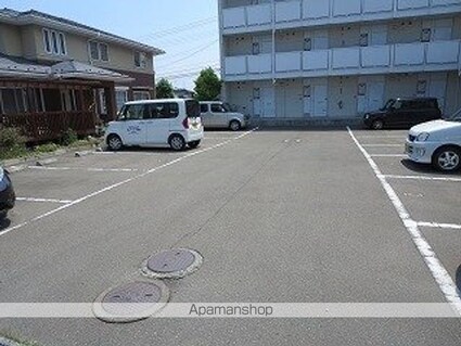 フォーチュンフォレスト[1K/23.18m2]の駐車場