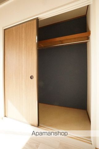 雨あがりの虹 A棟の内装写真
