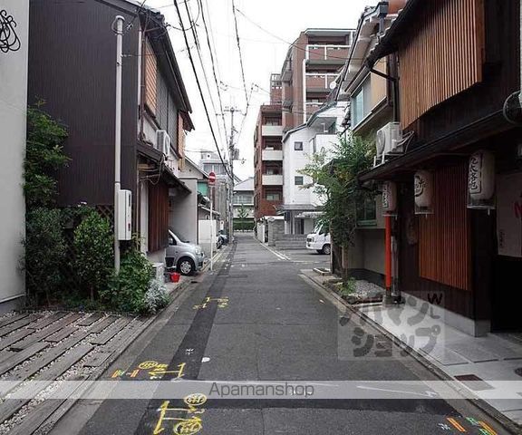 京阪電気鉄道鴨東線 神宮丸太町駅 徒歩4分 2階建 築62年の外観写真