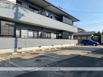 メゾンクラスター[2LDK/48m2]の駐車場