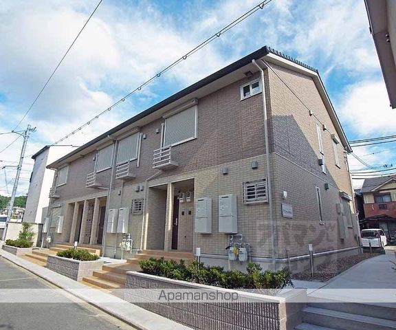 カモンポントロワの外観写真