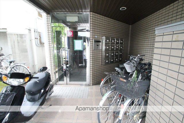 モアクレスト江坂の玄関写真