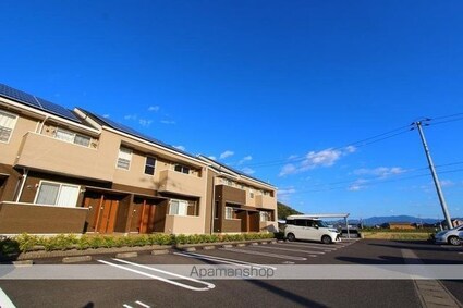 グローヴ・ガーデンⅡ[2LDK/54.85m2]の駐車場