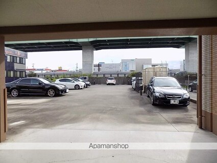 ケースクエア[1K/45m2]の駐車場