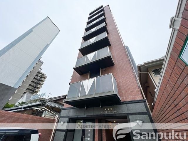 スリースターズマンションの外観写真