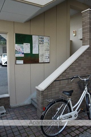 グリーンハイツ白壁の玄関写真