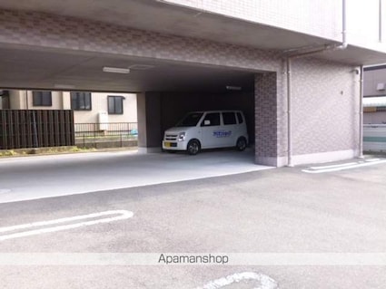 ラシーヌ[1K/26.07m2]の駐車場2