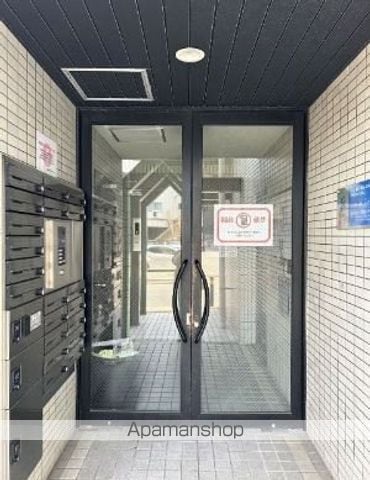 ライベストコート西公園の玄関写真
