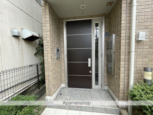 リヴェール香里園の玄関写真