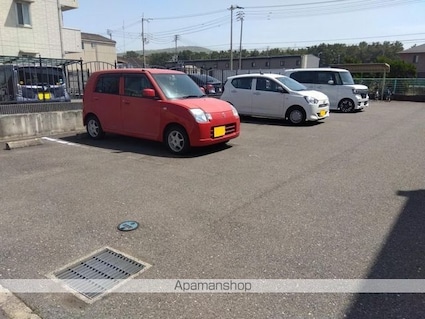 香川県坂出市築港町１丁目[1K/21.65m2]の駐車場2
