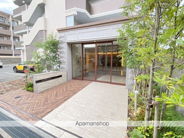 LADOUCEUR豊中南の玄関写真