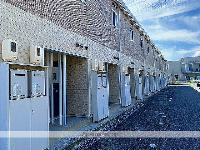 レオパレスボムール西高泊の玄関写真