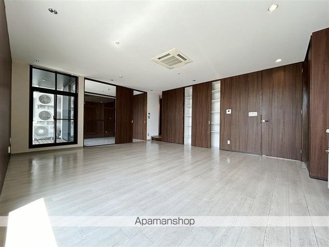 Luxuryの内装写真