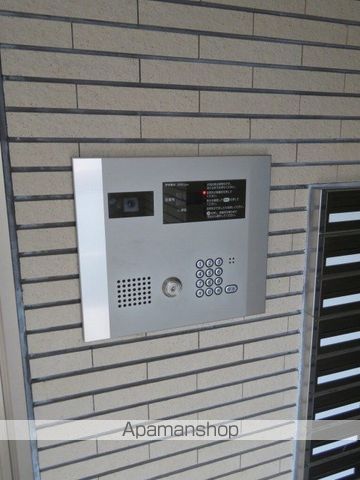 プレステージ福住西の玄関写真