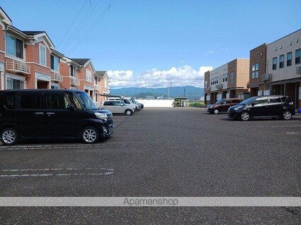 ヒルズ　キザキ　Ａ[2LDK/61.71m2]の駐車場