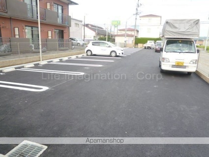 サニーヒル参番館[1LDK/45.97m2]の駐車場1