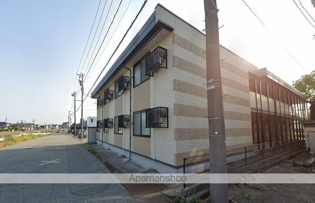 レオパレス高岡の外観写真