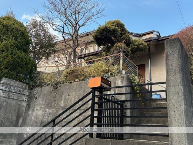 小田急電鉄小田原線 読売ランド前駅 徒歩19分 2階建 築48年の玄関写真