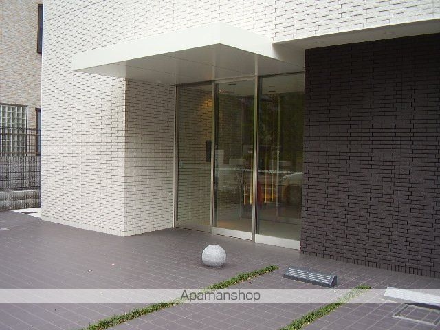 レジュールアッシュ梅田WESTの玄関写真
