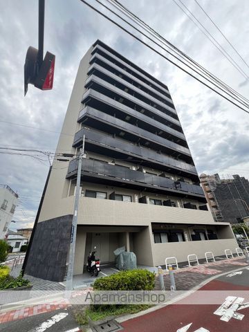 新宿区西落合のマンションの外観1