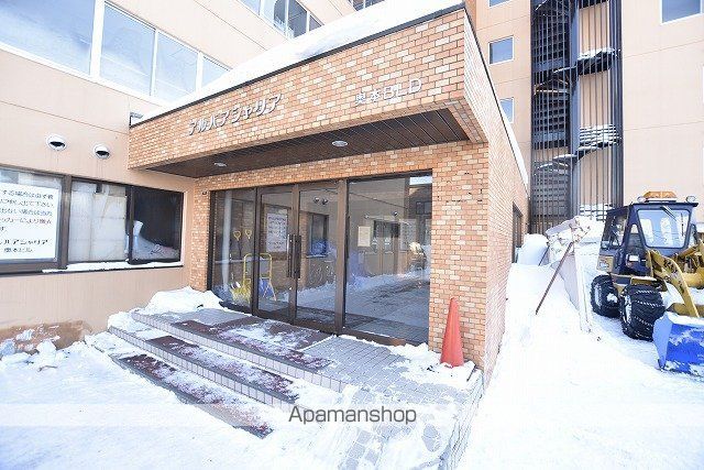 アルバアシャリア奥本ビルの玄関写真