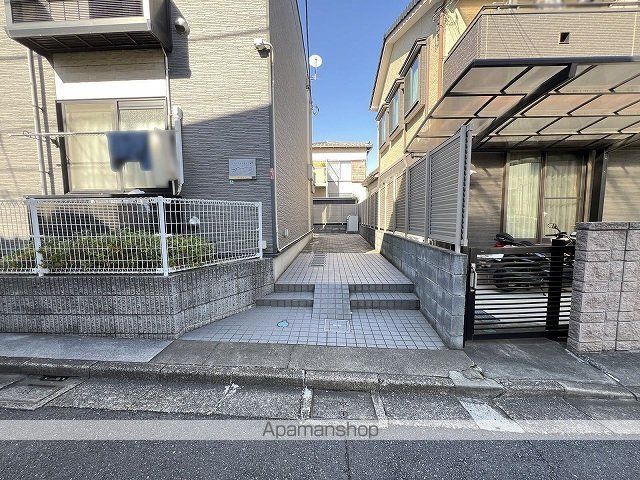 レオパレスラヴィーの玄関写真