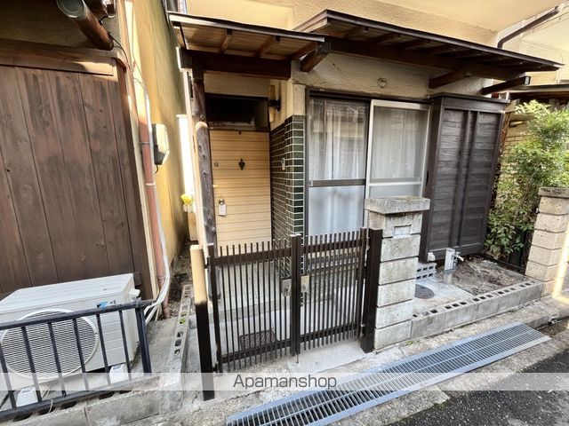 枚方市 2階建 築53年の玄関写真