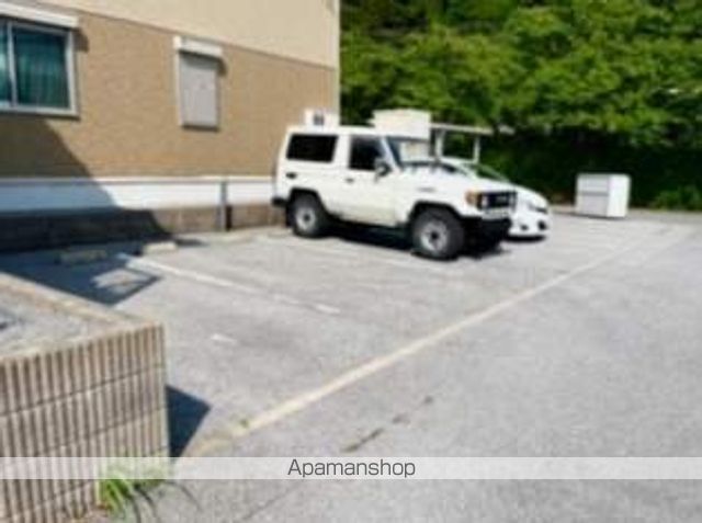 滋賀県彦根市松原町[1LDK/47.96m2]の駐車場2
