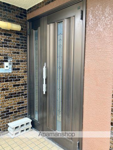 北入曽戸建の玄関写真
