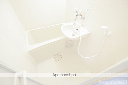 レオパレスウイング近藤[1K/22.86m2]のバス1