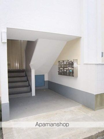 第一長丘ビルの玄関写真