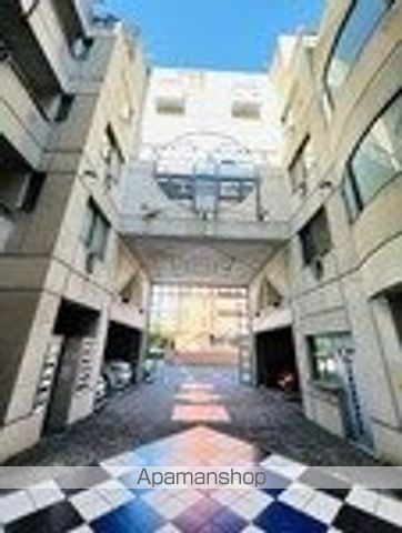 R FIELDS FUNABASHI IIの玄関写真