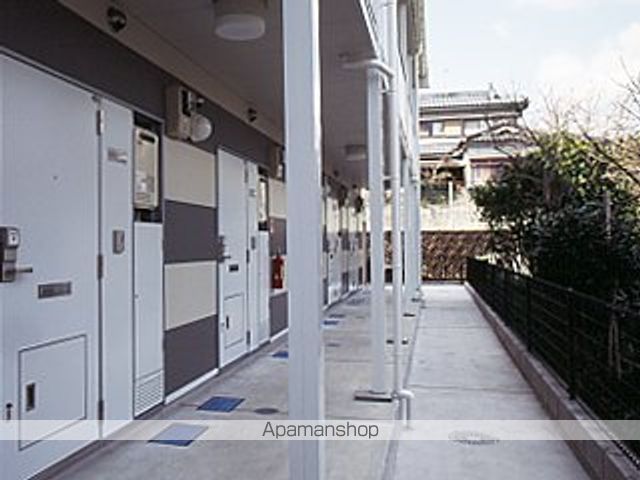レオパレスピースOスペイスの玄関写真
