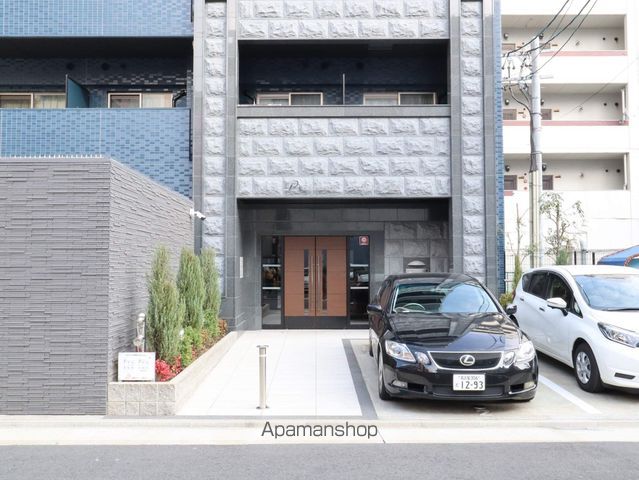 プレサンス栄フェルの玄関写真
