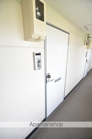 レオパレスジャルダンの玄関写真
