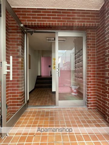 小梅マンションの玄関写真