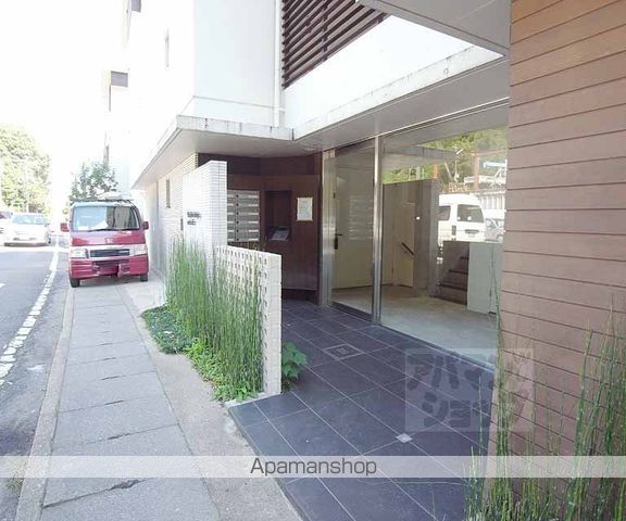 VILLA VISTA DAIGO 南棟の玄関写真