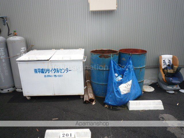 M・Bマンションの玄関写真